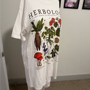 Hogwarts Herbology Graphic T-Shirt